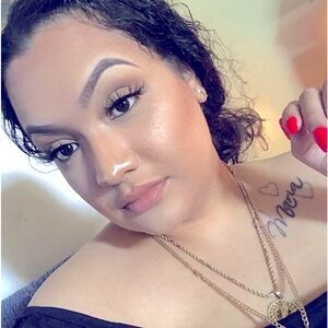 Meet your Posher, Yesenia